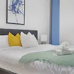 Stylish And Free Parking 2B2B At Burwood