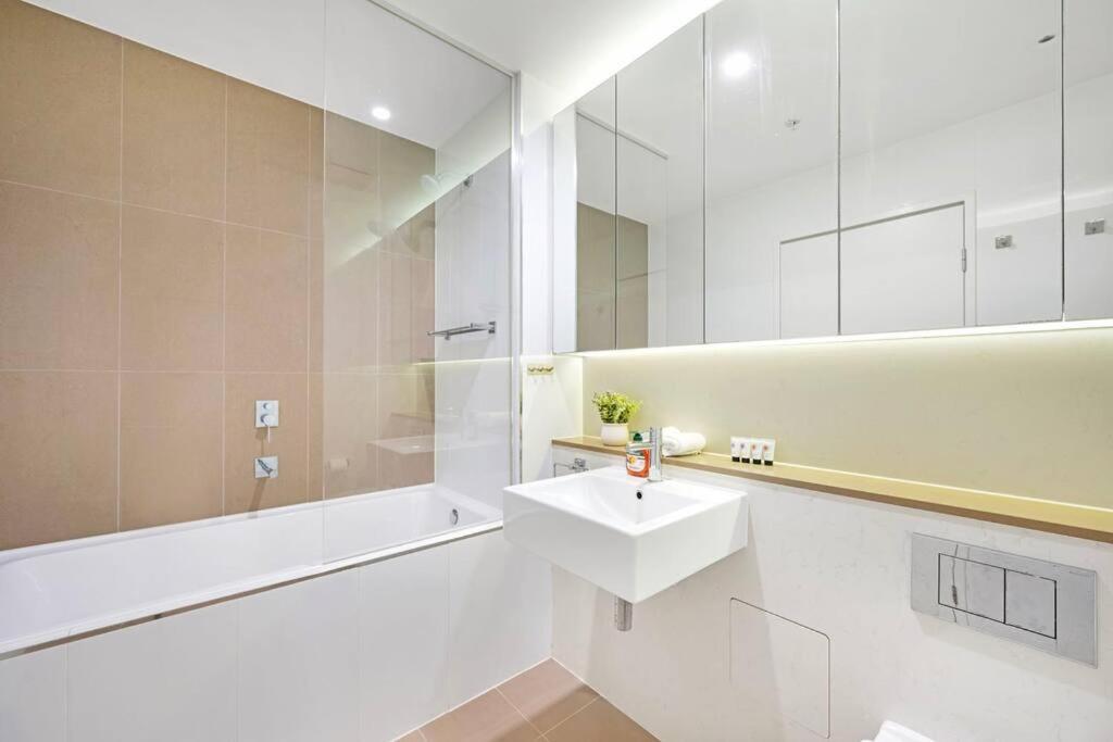 Apartment Stylish And Free Parking 2b2b At Burwood Sydney