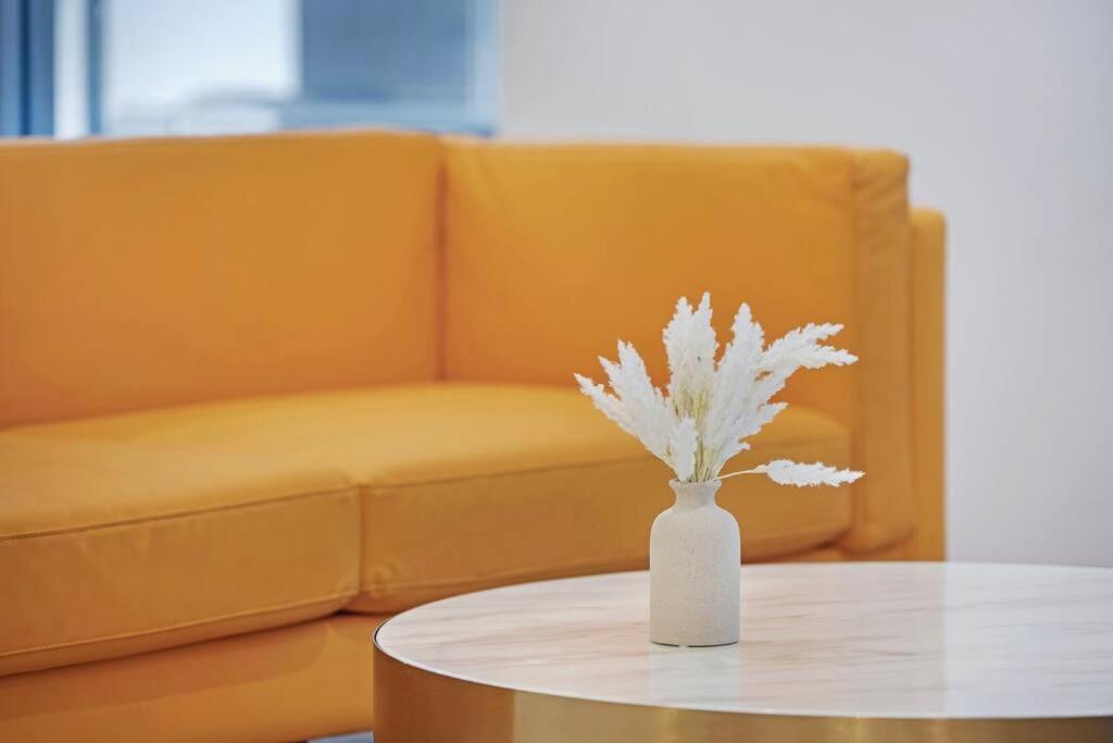 Apartment Stylish And Free Parking 2b2b At Burwood