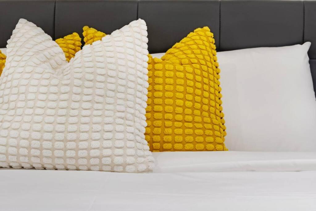 Stylish And Free Parking 2b2b At Burwood Apartment *