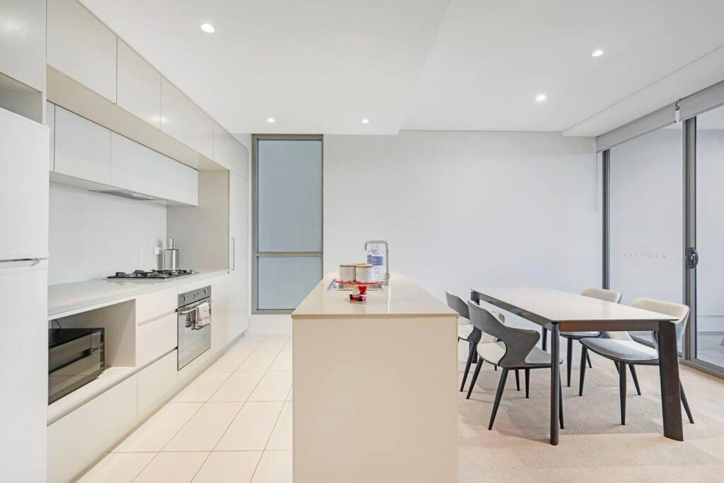 Apartment Stylish And Free Parking 2b2b At Burwood